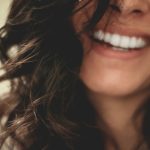 un beau sourire : la clé de la confiance en soi et du bien-être