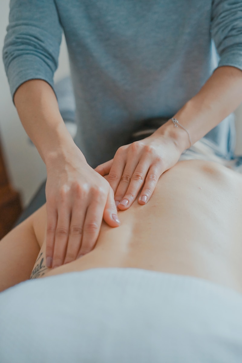 massage relaxant : les gestes simples pour dénouer les muscles tendus